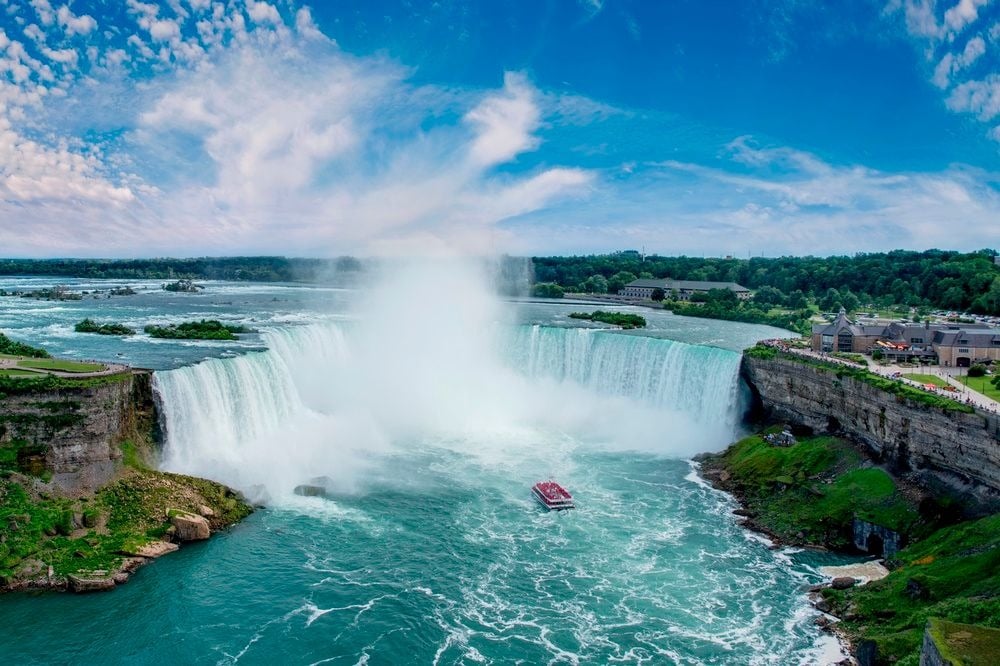 Niagara Falls bør opleves på en rejse til det centrale og østlige Canada.